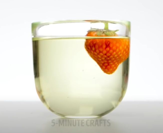 A screenshot of a video in which 5-Minute Crafts suggested dipping strawberries into bleach was a "crazy cool food hack".