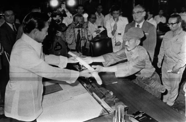 Hiroo Onoda presenting a samurai sword to President Marcos of the Philippines
